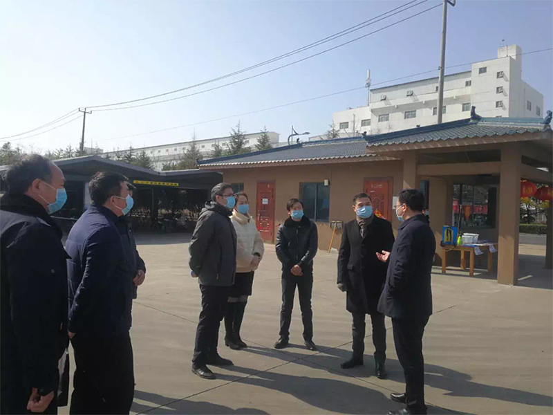 2月23日上午，縣委常委、高新區黨工委書記郭鵬到景泰玻璃督導企業復工復產