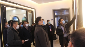 2月26日下午，县委高书记一行来景泰玻璃督导企业复工复产、疫情防控及安全生产情况，并参观、考察景泰门窗工厂。