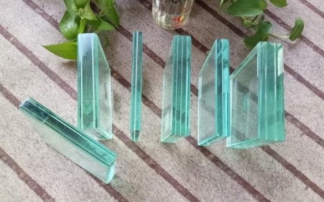 Laminated glass